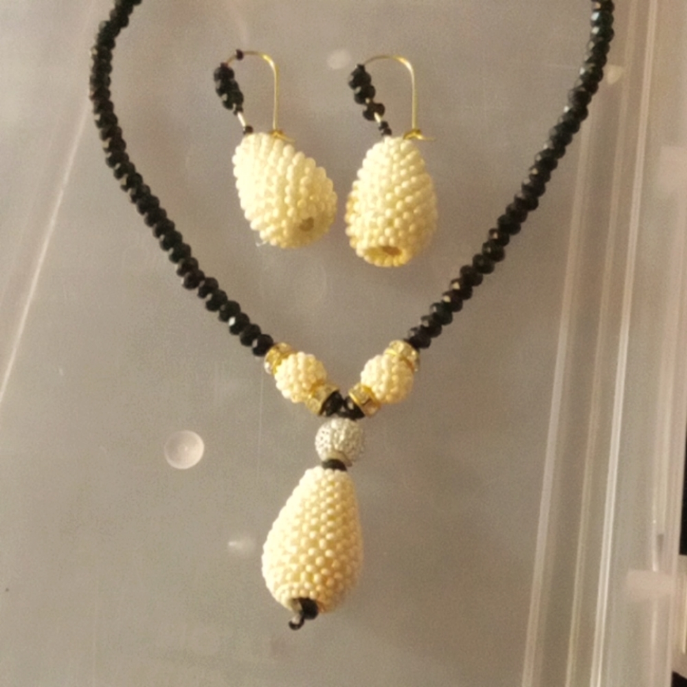MATCHING NECKLACE & EAR RING SET